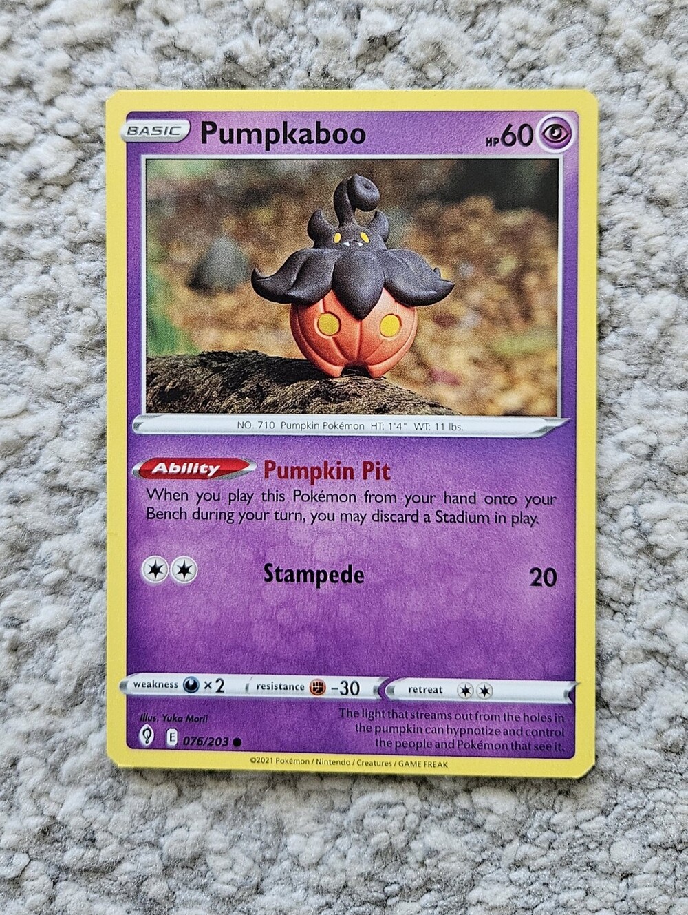 POKEMON TCG Card Pumpkaboo Evolving Skies Yuka Morii 076/203